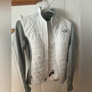 The North Face women’s Xs zip up gray and white